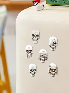 Sei creativi magneti da frigo a forma di teschio in resina con varie espressioni per Halloween