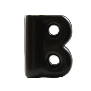 Vaso moderno in resina nera a forma di B per arredamento minimalista e fiori secchi