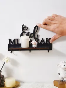 Vue détaillée du crochet mural noir Eid Mubarak en bois pour décoration