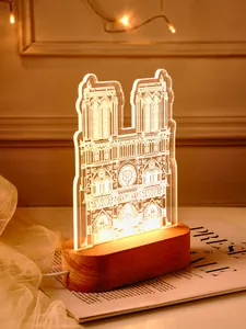Warmer LED-Glanz im Detail des 3D-Acryl-Nachtlichts mit Holzsockel und Notre Dame