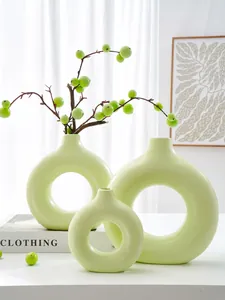 Set van drie Noordse minimalistische lichtgroene O-vormige keramische vazen voor huis