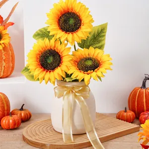 Bellissimo mazzo di girasoli artificiali in vaso di ceramica decorazione autunnale