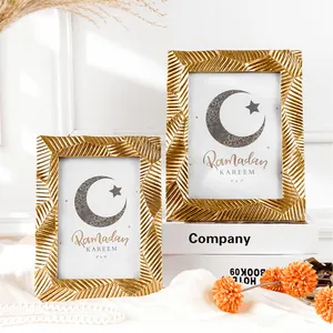 Detailansicht luxuriöser goldener Fotorahmen für stilvolle Ramadan-Heimdekoration
