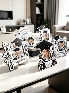Set di cornici creative in legno bianco e nero a forma di tocco per la laurea 2026