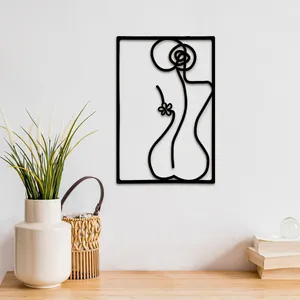 Minimalistische Wandkunst aus schwarzem Metalldraht mit abstrakter Frauensilhouette