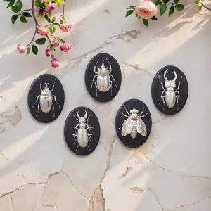 Decorazione da Parete in Rilievo con Scarabeo 3D Argento Retro Arte da Parete con Campione di Insetti in Resina Ovale Nera per Soggiorno Camera da Letto Stile Gotico di Lusso