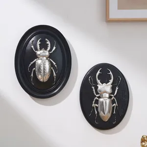 Placche da parete vintage con rilievo di scarabeo 3D argento su fondo in resina nera