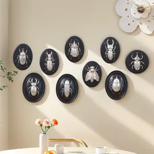 Decorazione da parete in rilievo con insetti coleotteri 3D argento su base in resina