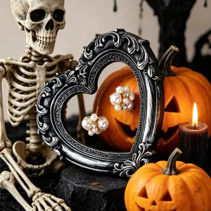 Cadre photo cœur gothique vintage avec finition argentée vieillie pour Halloween