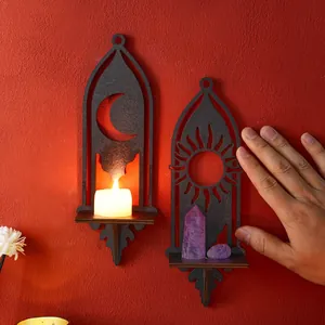 Scaffali a muro in legno nero con design a sole e luna in stile arco gotico