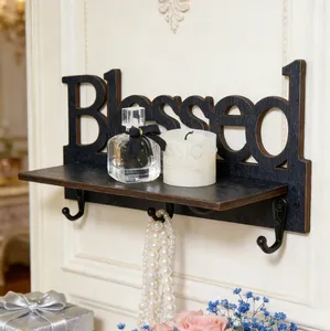 Elegante mensola da muro in legno nero con scritta Blessed e ganci per decorazione casa