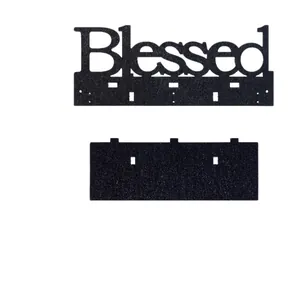 Mensola da muro minimalista in legno nero con scritta decorativa 'Blessed' per la casa