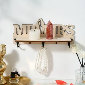 Δημιουργικό ξύλινο ράφι τοίχου Mr & Mrs με άγκιστρα για γάμο και διακόσμηση σπιτιού
