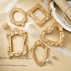 Cadre Photo en Résine Gaufrée Or Rétro Européen Mini Cadre Décoratif Baroque Pour Décoration de Table Maison Accessoires Photo