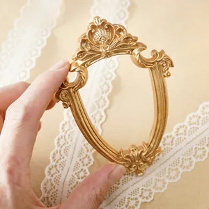 Cadre photo vintage en résine gaufrée dorée pour accessoires de photographie