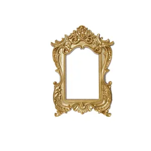 Cadre photo vintage en résine dorée avec reliefs baroques pour décoration et photographie