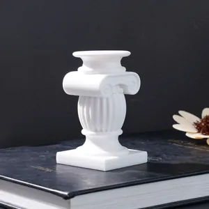 Portavelas de columna romana de estilo europeo clásico para decoración y atrezo fotográfico.
