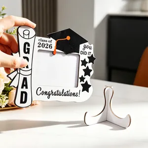 Cornice per foto di laurea in legno creativa con cappello classe 2026 e supporto da tavolo