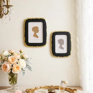 Cornici vintage francesi in resina nera e oro per decorazioni da tavolo in stile lussuoso