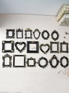 Colección de marcos de fotos en miniatura retro europeos negro y oro para casas de muñecas.