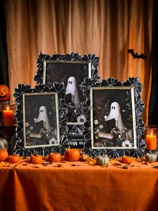 Marcos de fotos de fantasmas de Halloween con bordes florales de margaritas negras en 3D.