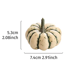 Dimensioni della mini zucca artificiale beige con strisce verdi e macchie