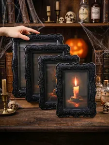 Marcos de fotos góticos negros grabados con arte de velas para ambiente de Halloween.