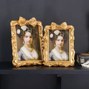 Vintage europäische goldene Fotorahmen mit verziertem Schleifendesign für Deko