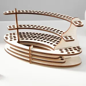 Soporte de exhibición de madera de varios niveles con agujeros para pinceles de maquillaje