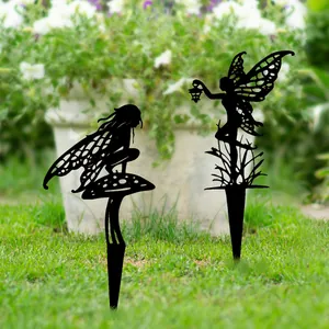 Metalen silhouet fee tuinpadstekers met paddenstoel en lantaarn voor buiten gazon