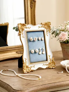 Elegante expositor de joyas estilo vintage con forro de terciopelo azul para pendientes