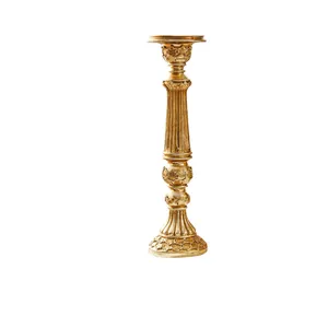 Elegante candelabro de oro estilo europeo vintage con intrincados tallados florales para el hogar