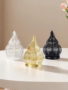 Set van drie decoratieve holle kalebasvormige ijzeren lantaarns in wit, goud en zwart
