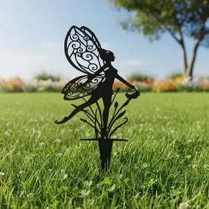 Zwart smeedijzeren tuinpaal met feeënsilhouet voor gazondecoratie in de buitenlucht
