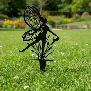 Elegante zwarte metalen feeënsilhouet tuinpoort voor buiten gazon decoratie detail
