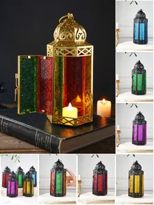 Collectie van Marokkaanse ijzeren lantaarns met gekleurde glasdetails