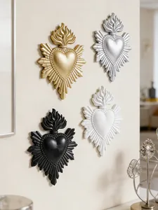 Gothische vintage wanddecoratie van hars met heilig hart in goud zilver zwart en wit