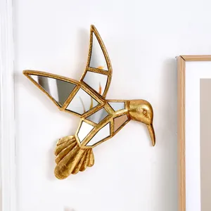 Décoration murale colibri doré avec miroirs incrustés pour un intérieur élégant