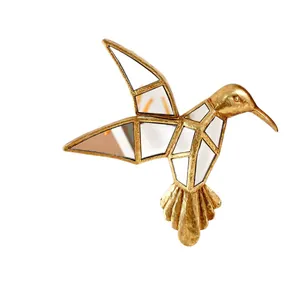 Décoration murale colibri géométrique en résine dorée avec de jolis inserts de miroir