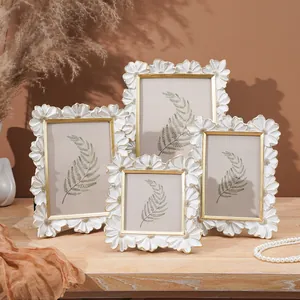 Vintage hars fotolijst set met 3D madeliefjes en een elegante gouden rand afwerking