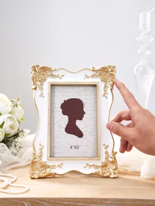Verzierter Fotorahmen aus Kunstharz im französischen Stil mit goldenen Reliefdetails