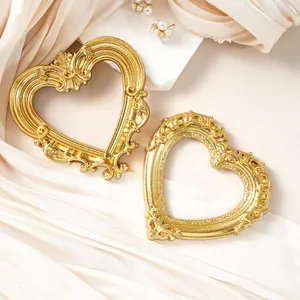 Cornici per foto vintage a forma di cuore con foglia d'oro per oggetti di scena