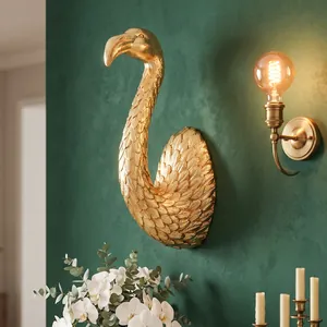 Elegante scultura da parete in resina a forma di fenicottero dorato per casa