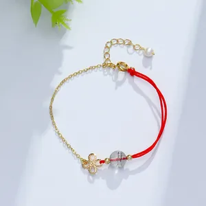 Elegantes Armband aus roter Schnur und Goldkette mit Kristallperle und Blumenanhänger
