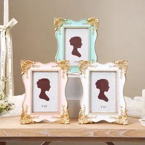 Elegantes Set aus drei französischen Vintage-Fotorahmen aus Harz in Pastellfarben