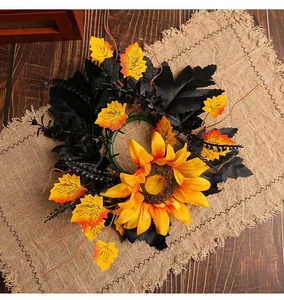 Corona decorativa de girasol para Halloween con hojas negras y hojas de arce otoñal
