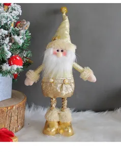 Nahaufnahme einer stehenden goldenen Weihnachtsmann-Figur mit flauschigem weißem Bart