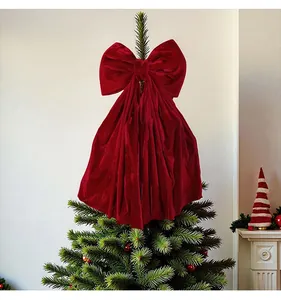 Große burgunderrote Samtschleife für Weihnachtsbaumspitze oder festliche Hausdekoration
