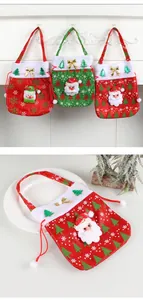 Detail der Weihnachts-Geschenktüte mit Weihnachtsmann-Applikation und Tannenmustern