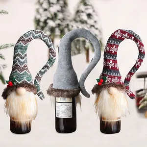 Juego de tres fundas de gnomo de Navidad para botellas de vino decorativas de fiesta
